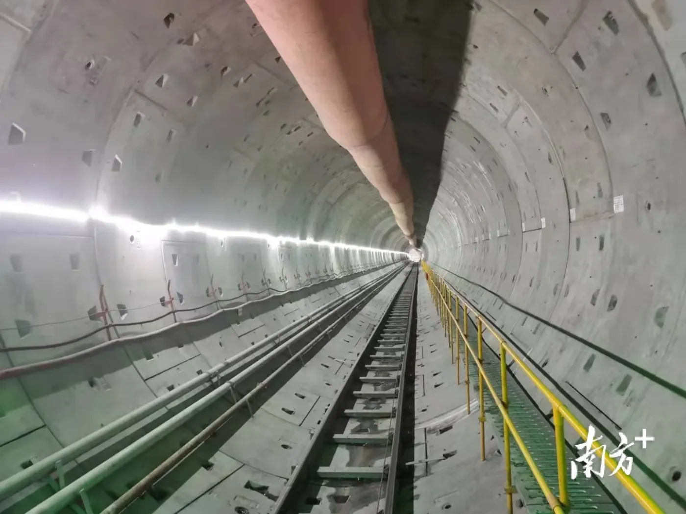 广州地铁十一号线三隧道贯通土建累计完成84