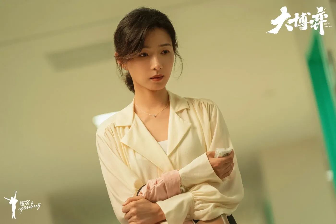 万茜:现在在衡阳拍电影,《援军明日到达》.