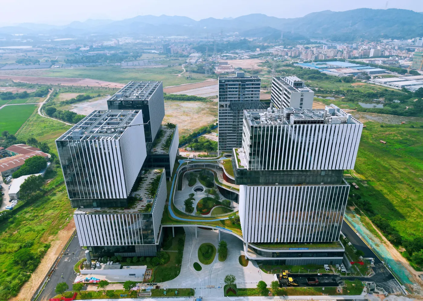 大学加强基础学科,新兴学科,交叉学科建设外,还将推进南科大光明高等