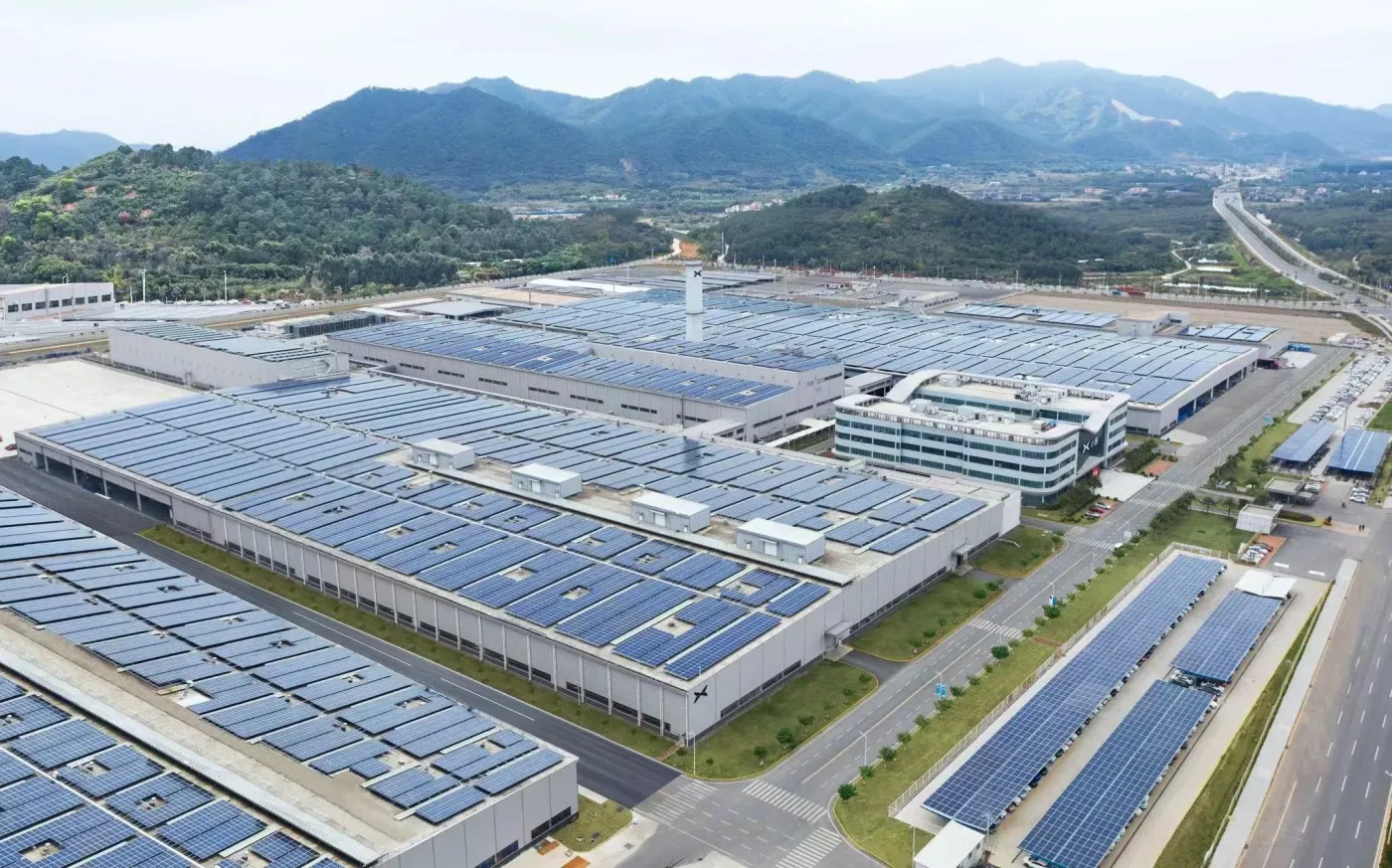 从"大脑"到"心脏",广东新能源汽车产业集群如何驶入无人区丨领跑新