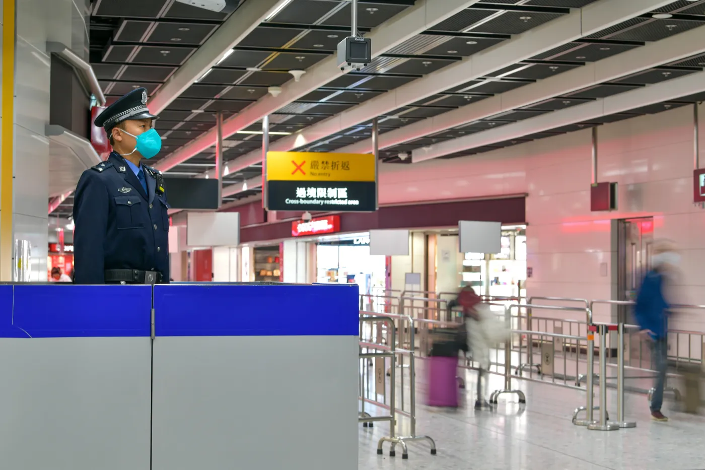 香港西九龙站迎兔年首批出入境旅客,边检站全力保障畅快通关_房产资讯