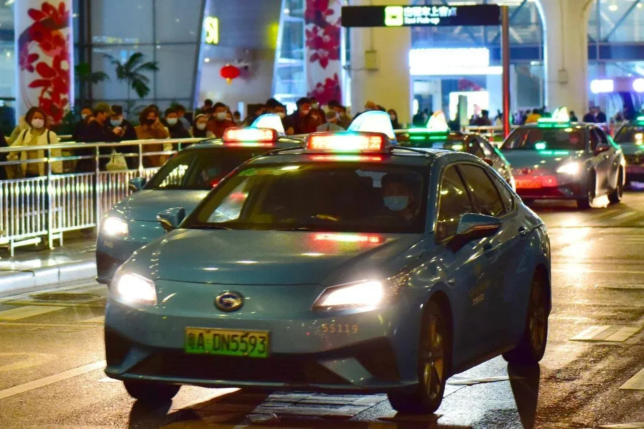 广州2万辆次出租车兜底,保障疏运机场南站深夜抵穗客流_房产资讯_房