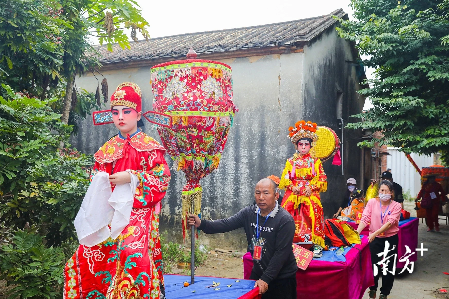 图集湛江遂溪黄略村龙腾狮跃闹新春年味十足