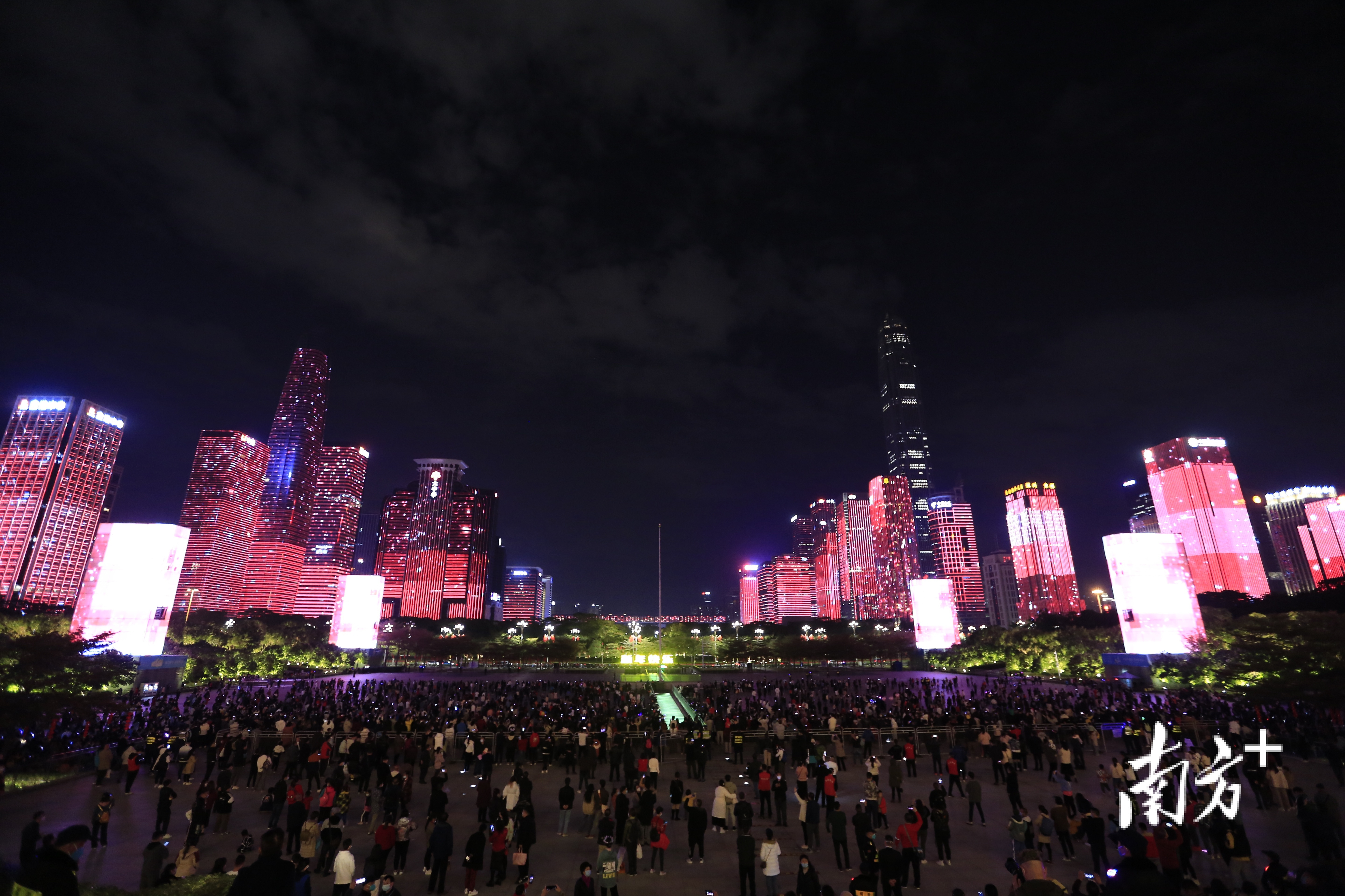 深圳市民中心夜景图片