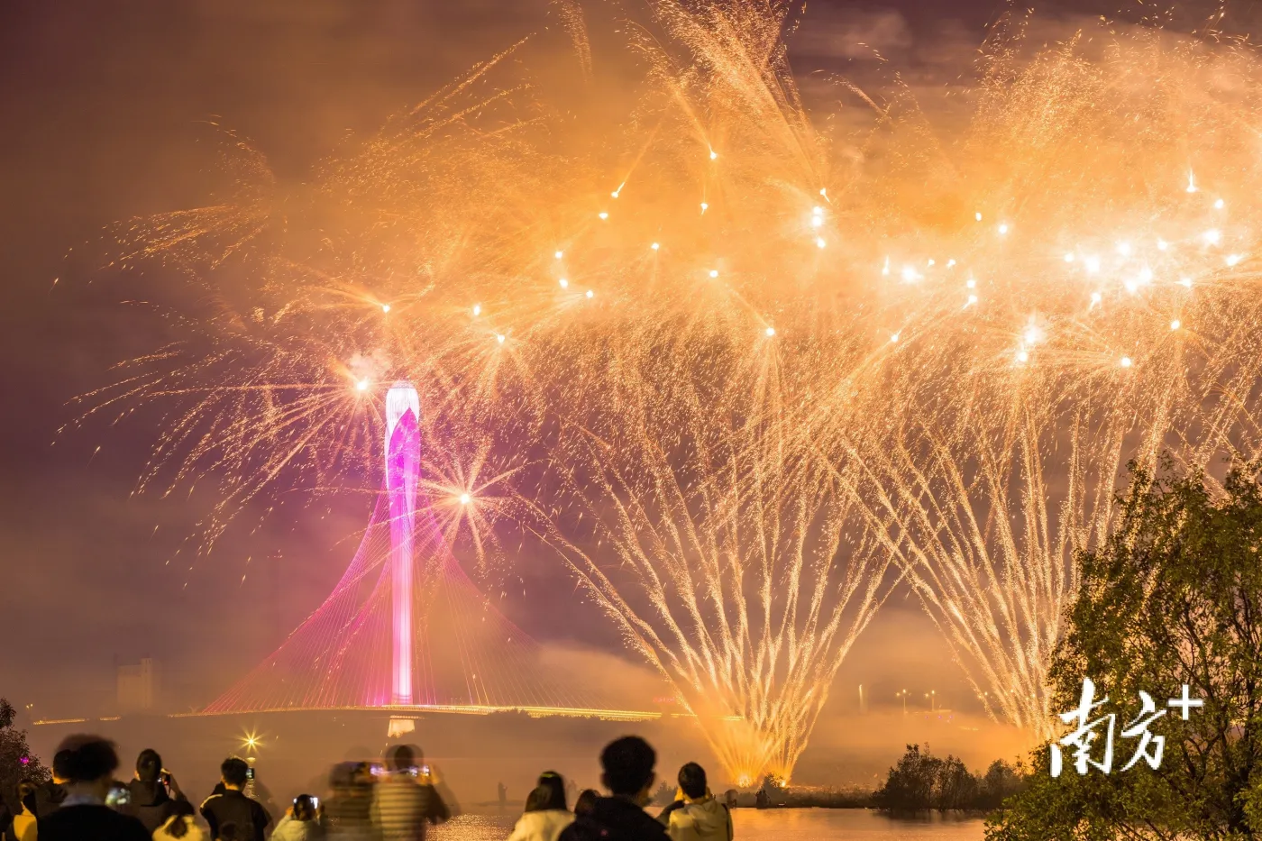 多图花样元宵别样浓滨海湾这场绝美烟花秀刷屏了