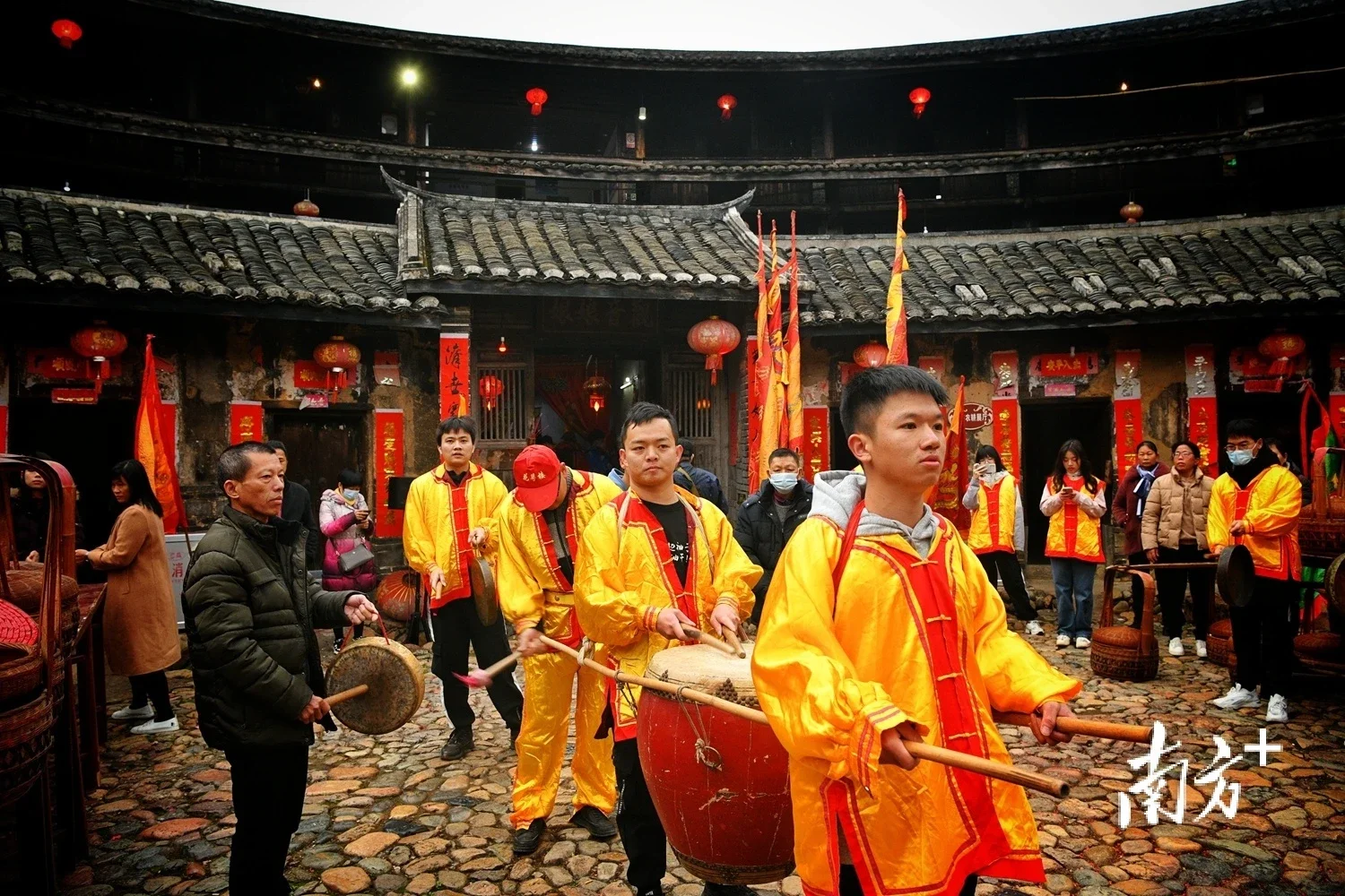 图集迎龙珠灯花萼楼祈福梅州大埔多彩民俗闹新春