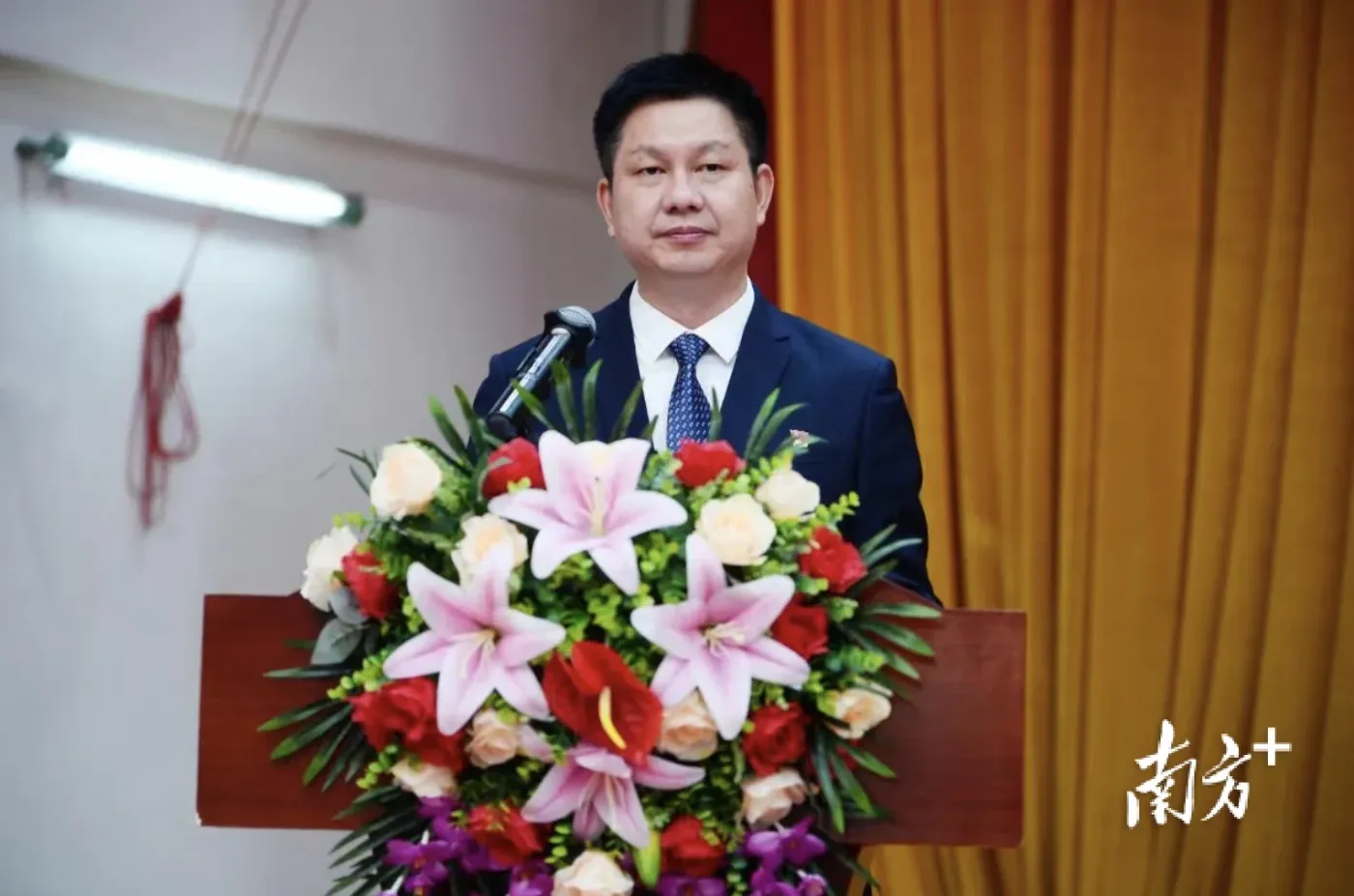 石龙三中校长杨森林建高素质专业化创新型教师队伍