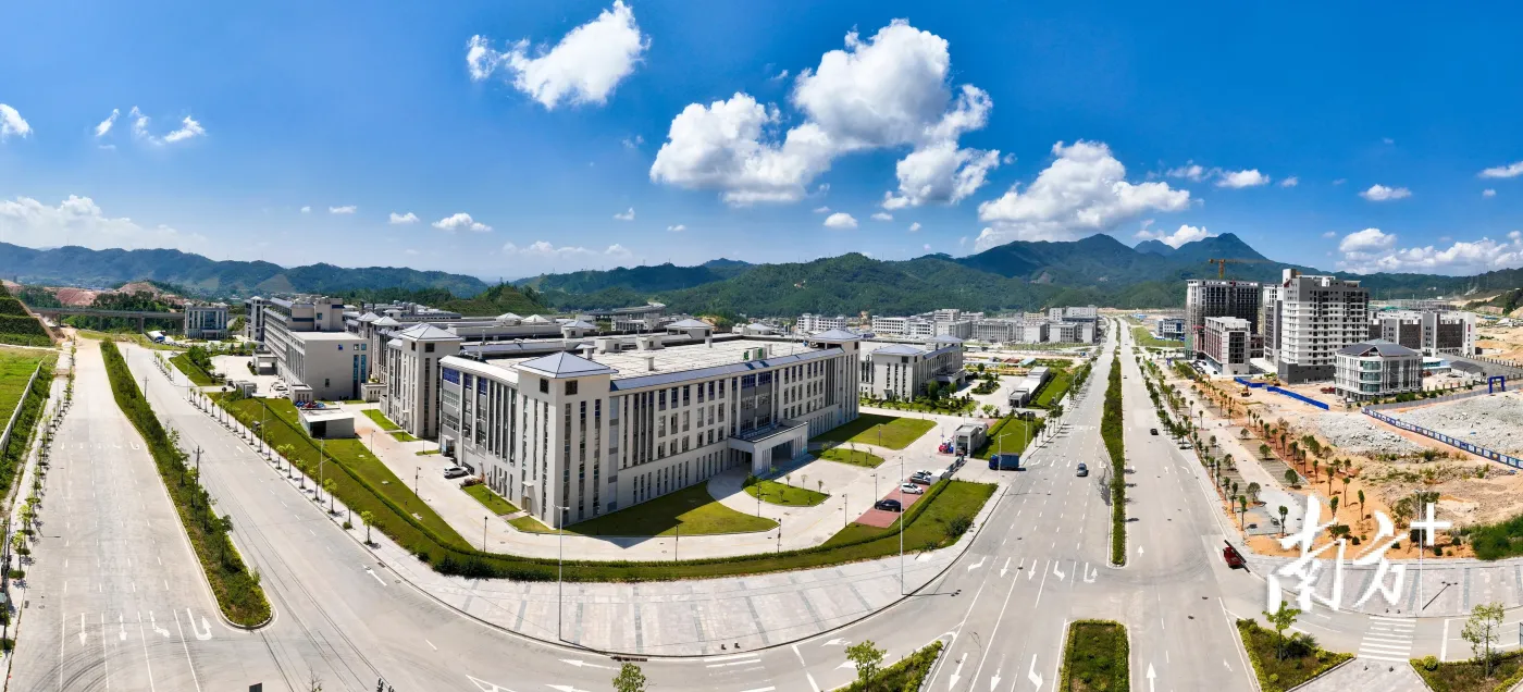 实施产业兴县战略,全力推动紫金"四大平台"(紫城工业园,蓝塘产业新城