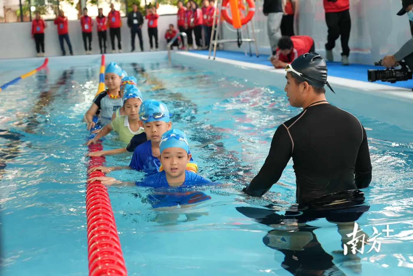"廉江市第五小学校长黎忠华表示,目前学校有组织有计划推进全员学生