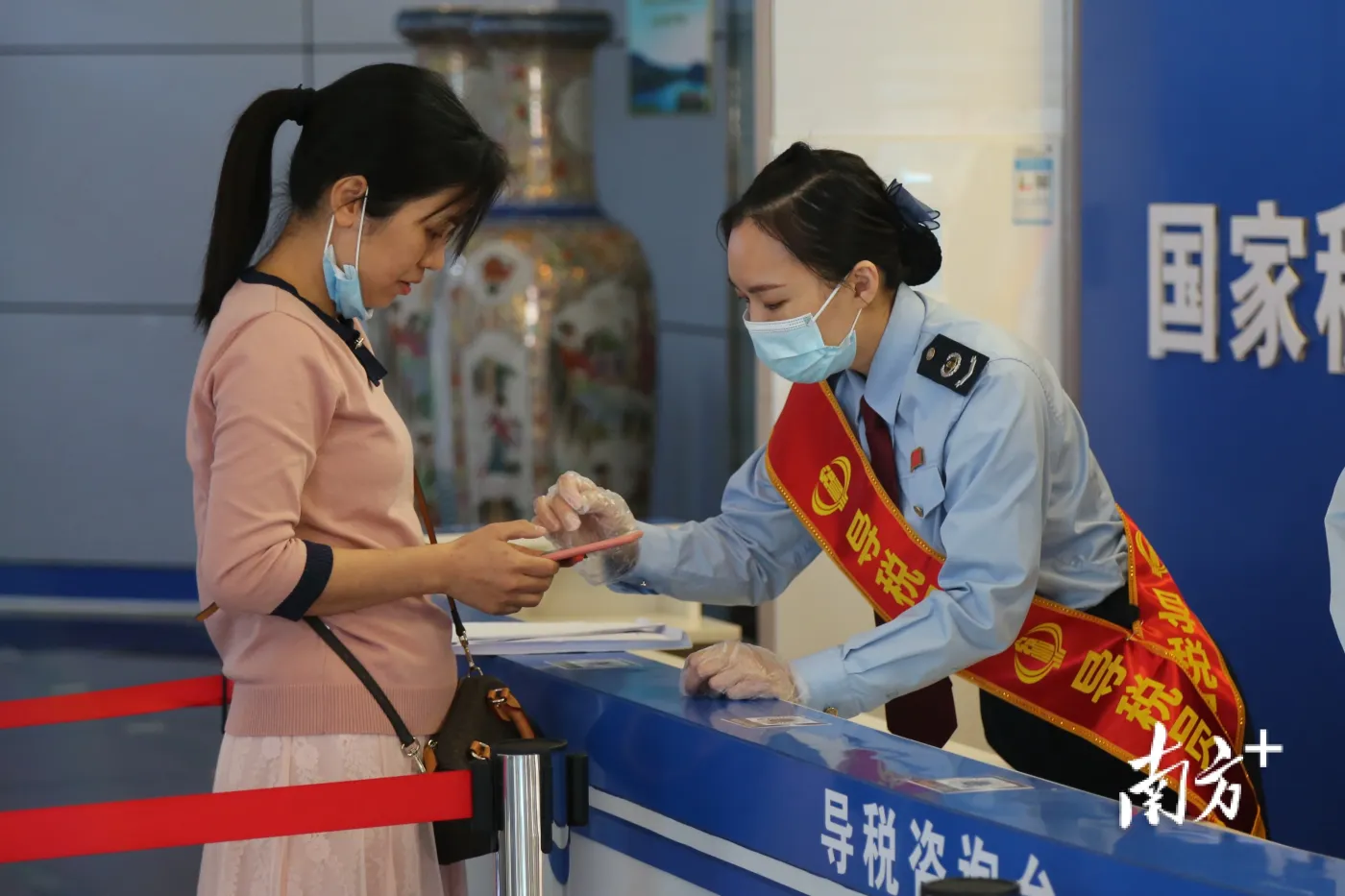 铿锵税花立足岗位勇担当高州税务荣获广东省三八红旗集体