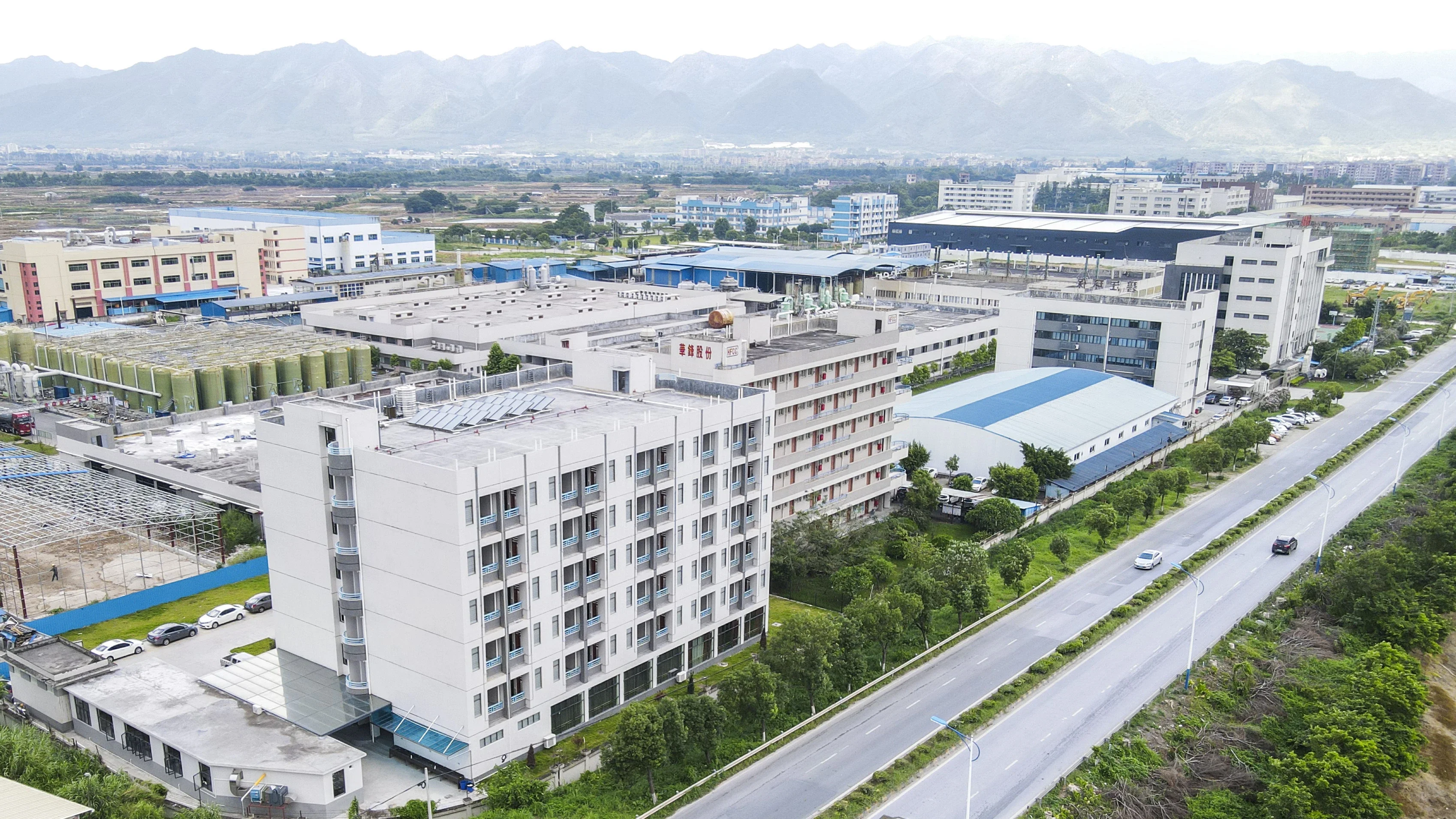 嘉宾分别是:◎金渡镇委书记周间仪◎广东鸿图科技股份有限公司副总裁