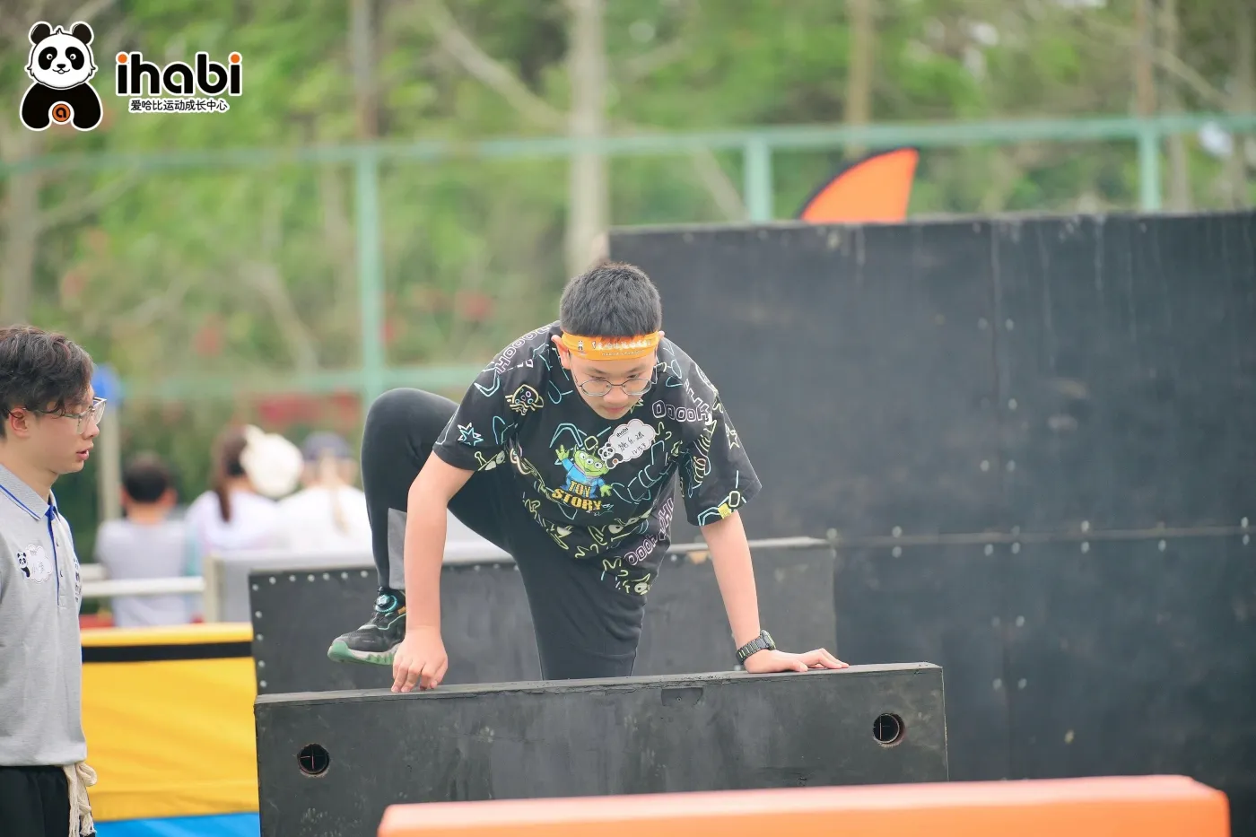 少年"跑酷"!深圳极限运动户外挑战赛开启_房产资讯_房天下