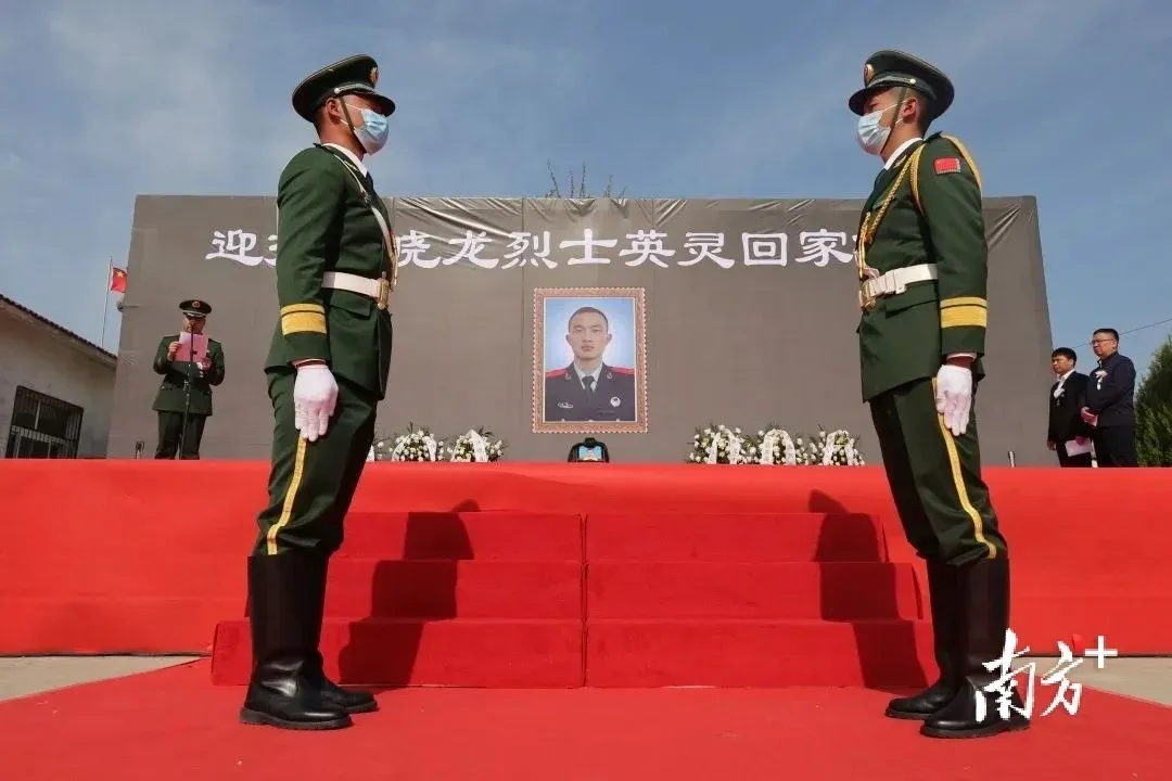 缉私战斗中坠海牺牲广东海警95后烈士汪晓龙回家了