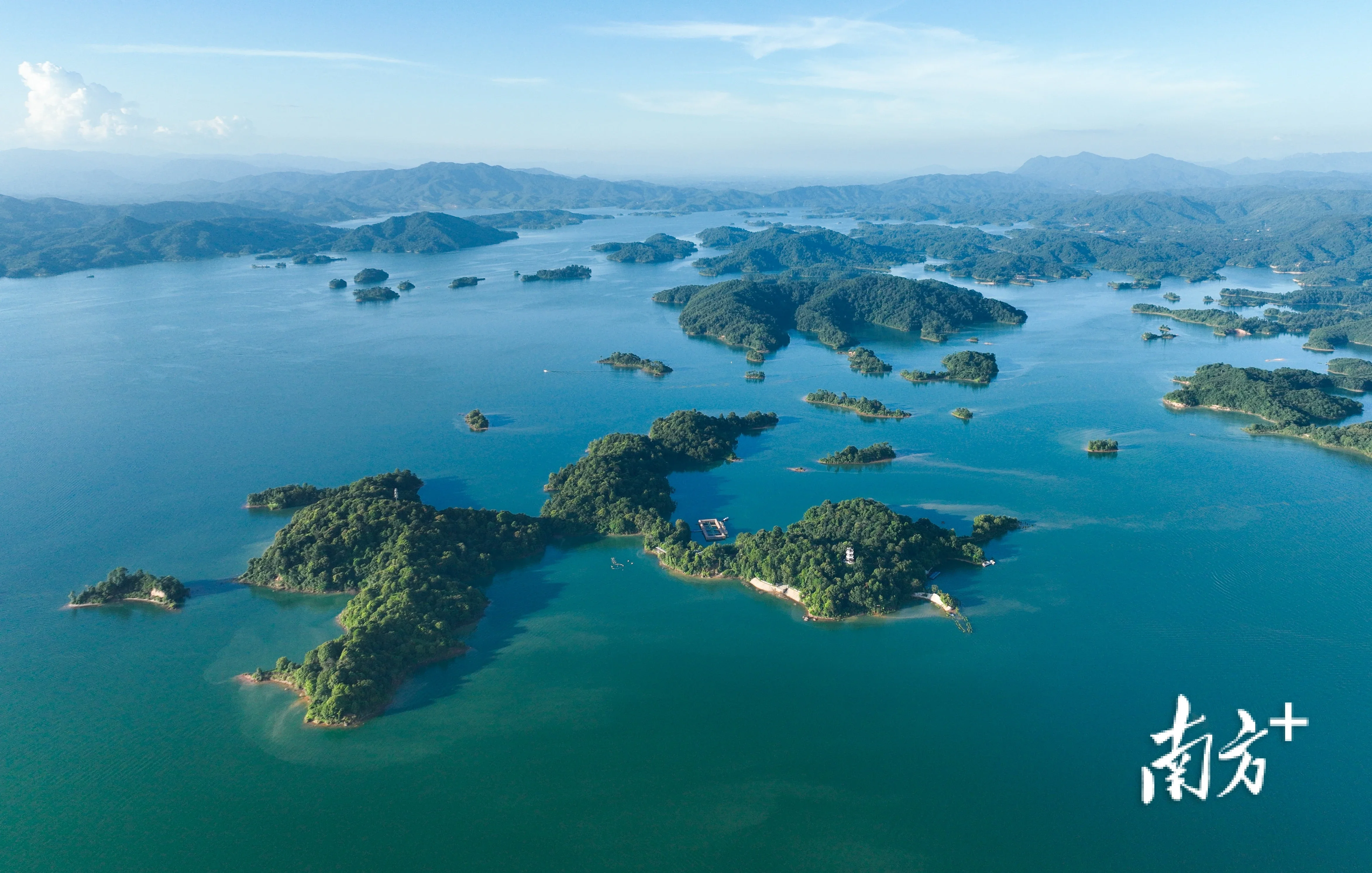 湖泊星罗棋布江河交错纵横南粤大地上依水而兴,江海奔流留住秀美山川