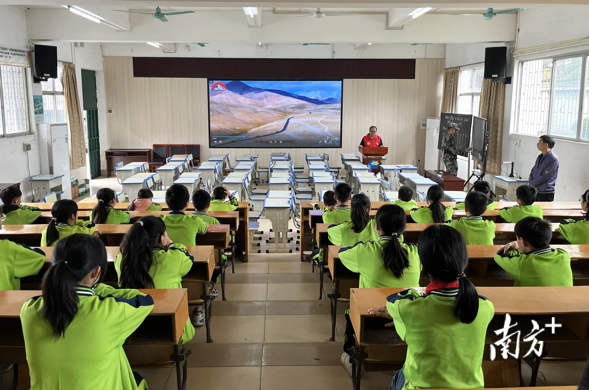 阳山七拱镇开展国防教育进校园活动从小筑牢强国梦