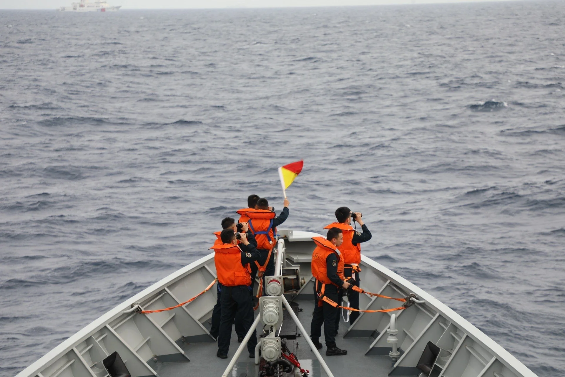 攀枝花舰,好样的!怒海中救起12名落水人员_房产资讯_房天下