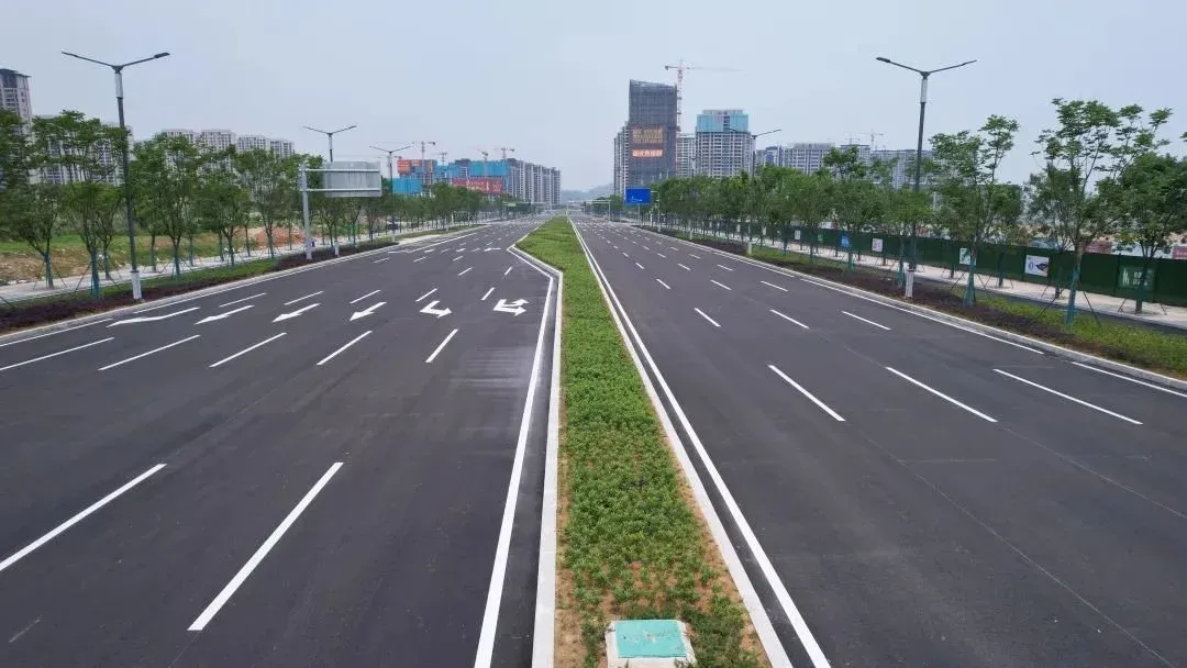 连城路北接新能源小镇,南通三都澳,东临高速口,西达老城区,贯通宁德新