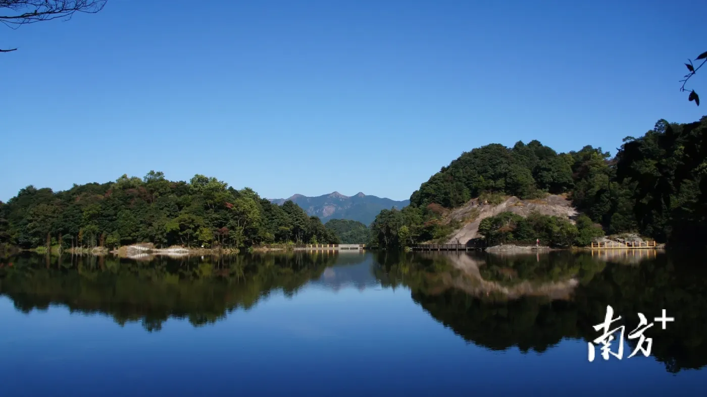 广州市石门国家森林公园七彩天池.