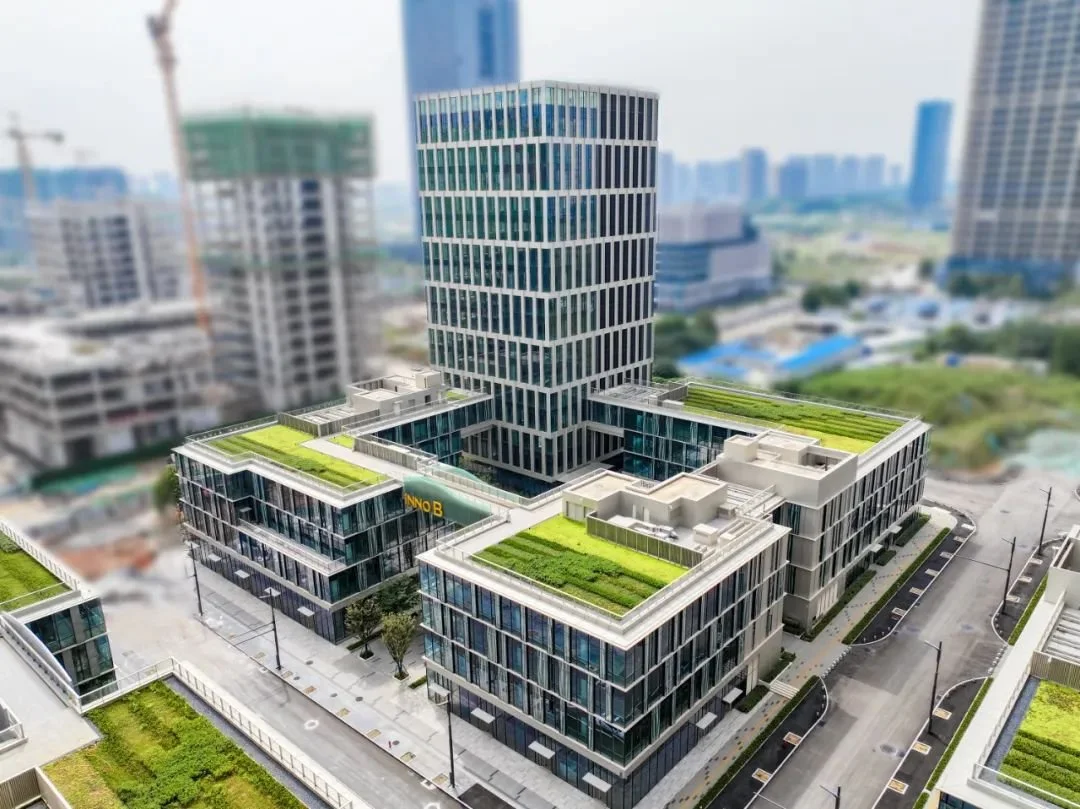 近68万方光谷企业总部1