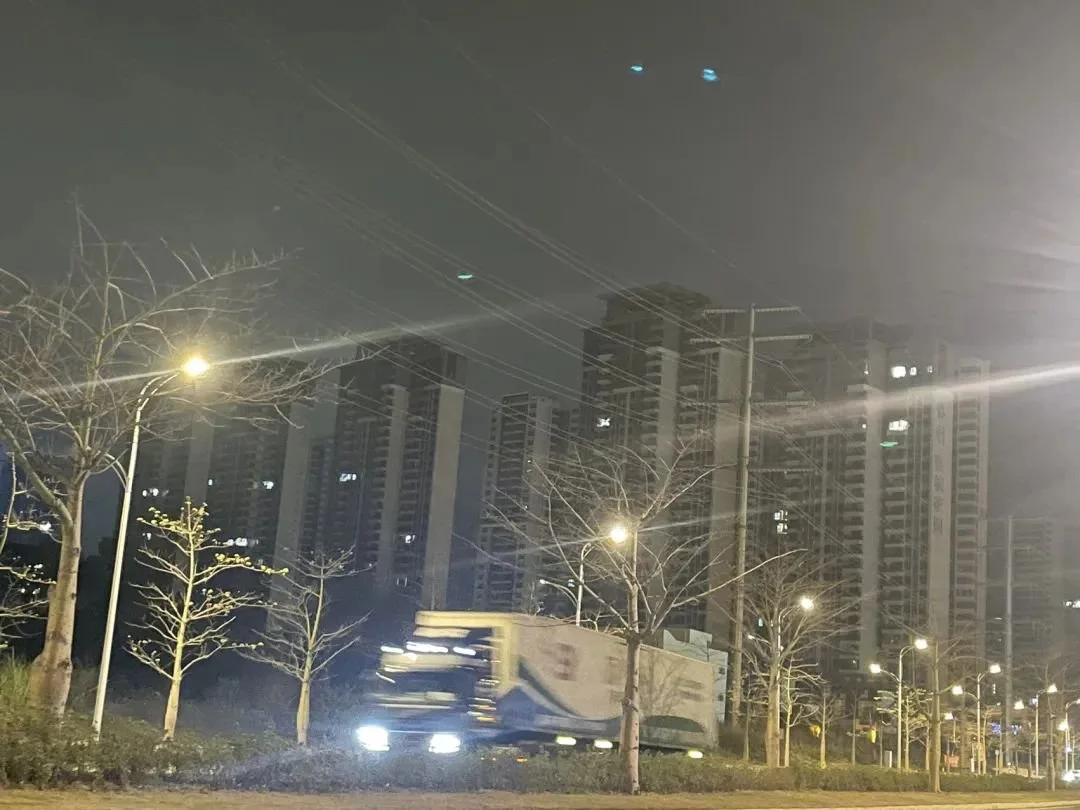 北站亮灯星星点灯