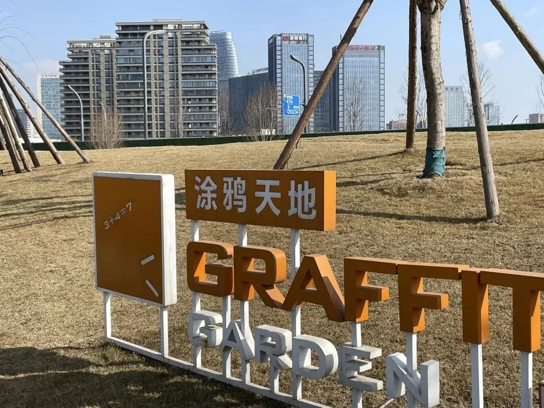 该工程名称为"国瑞项目",又名蜀瑞苑,斜对锦江,也是目前区域内唯一