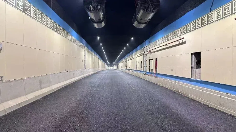 临江大道冲刺通车金融城认真搞事业的样子真帅