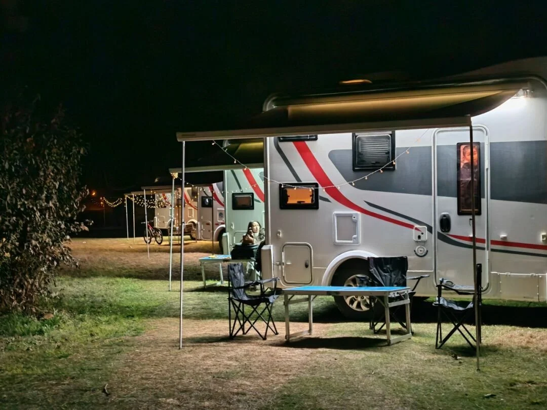 开着房车游大别山做油面品罗田美食梦回鸠兹实景演出两晚湖畔露营游