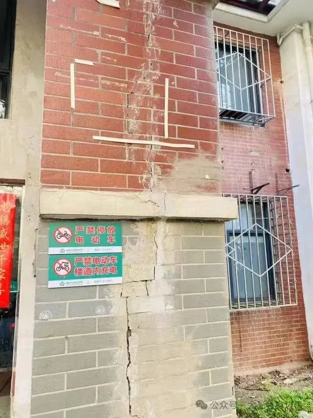 一层变两层,隔断出高达40间的胶囊房对外出租