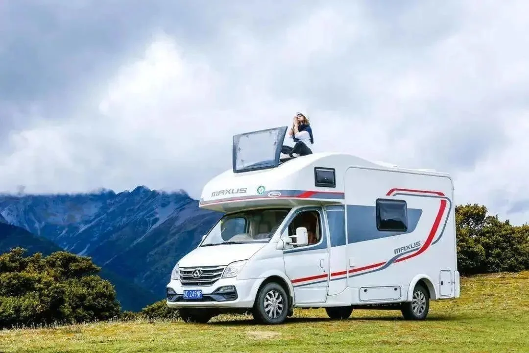 开着房车游大别山做油面品罗田美食梦回鸠兹实景演出两晚湖畔露营游