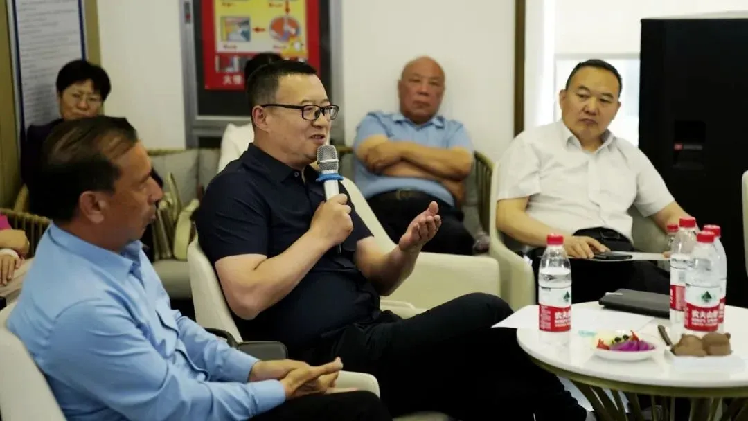 房企代表发言· 绿城·春来锦园项目总经理何松阳先生表示:"希望政府