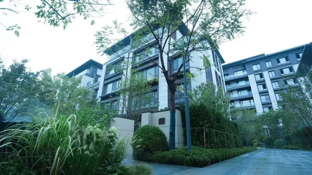 独特的区位优势,稀缺的自然资源,卓越的产品设计及高标准的居住舒适度