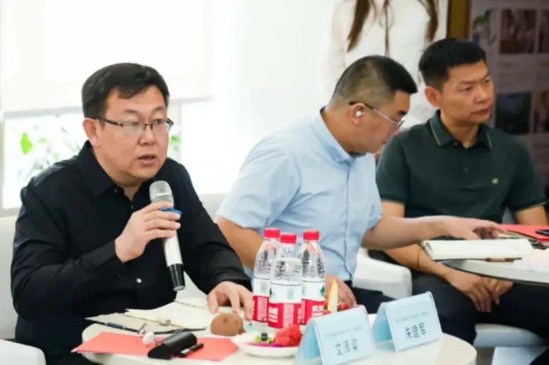 会上,巴州住建局党组成员,副局长朱建军率先致辞表示,近年来,在州党委