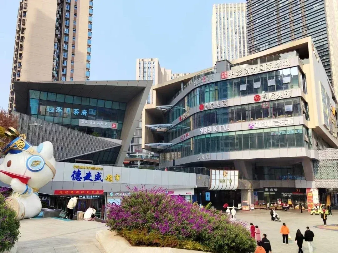 华宇·旭辉锦绣广场实景图作为旭辉在成都首个全资自持的购物中心