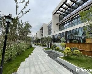 时尚嚞里4室2厅东南