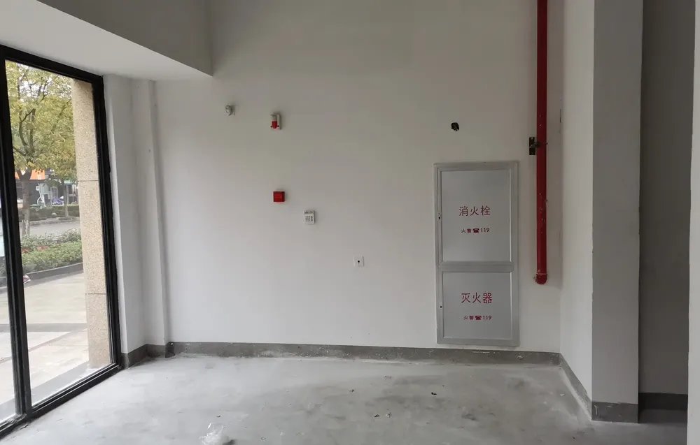 面宽亮敞人流量大可隔两层的好铺来了!