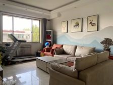 三卧朝阳!采光超棒!带大储藏室停车方便!高档家电!随时看房!