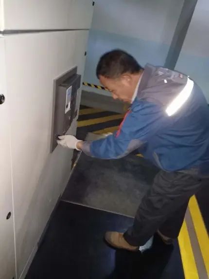 ��������ͻȻͣ�� �����������޸���Ϊ�����