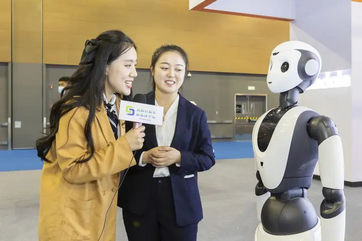 �����ںϣ����˶���ح��ؼ������������ھŽ�ǲ���