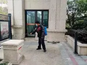 光明服务抗疫一线 用行动书写“为民服务”答卷