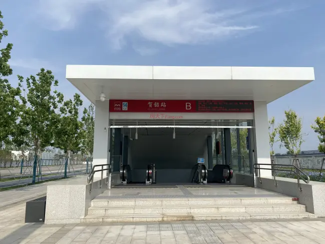 紫云府【学宸】位于港务区地铁14号线贺韶站d口300米处,从贺韶站坐3站