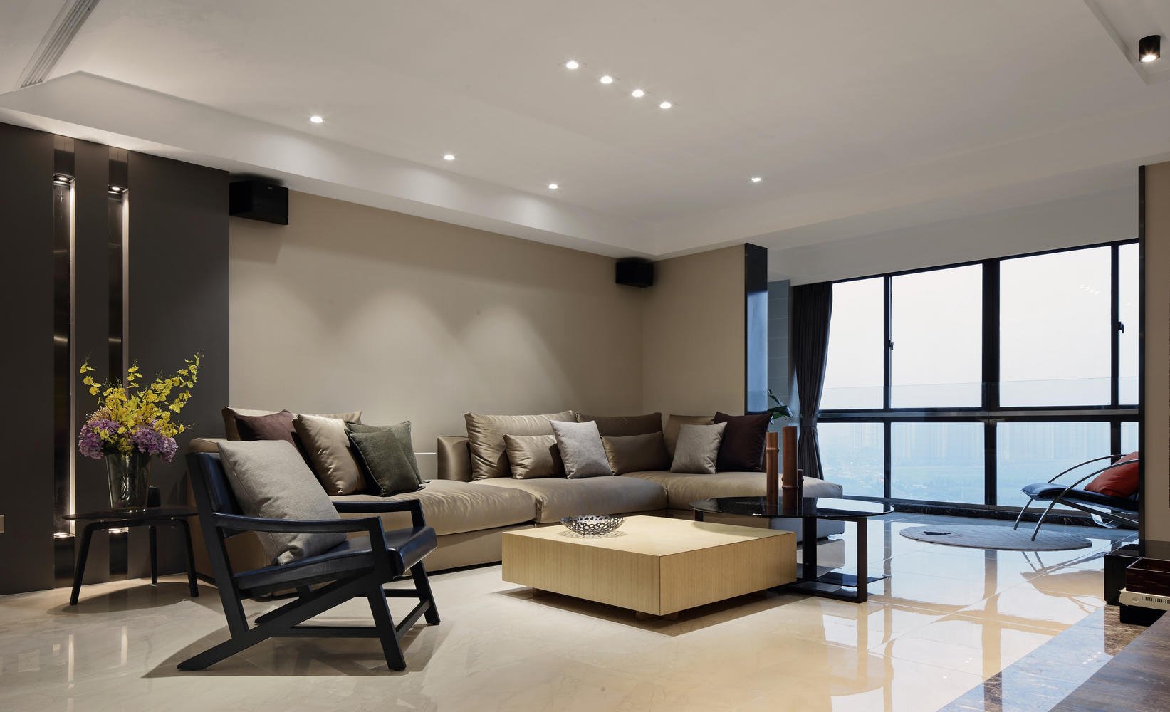 营造出一种和谐的恬静与优雅的室内氛围，彰显180平方现代风格的简约之气