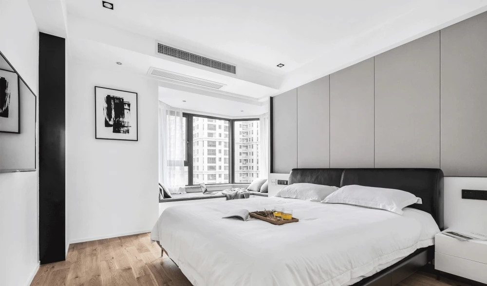 130平2室居现代风，呈现简洁明快的生活气息。