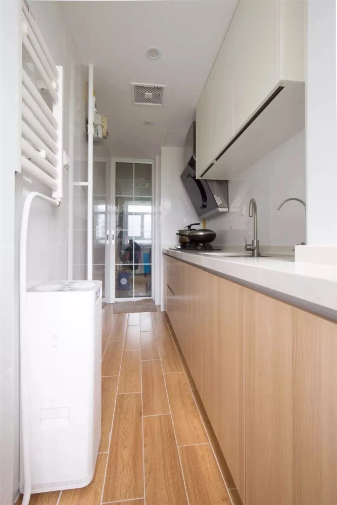 64㎡单身公寓，简约木质感+红砖，舒适自然！
