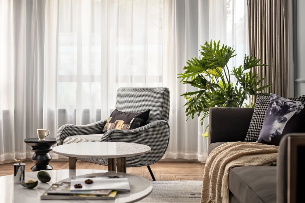 添加绿植,布艺等其他的元素,使空间更加多元,更加有张力.