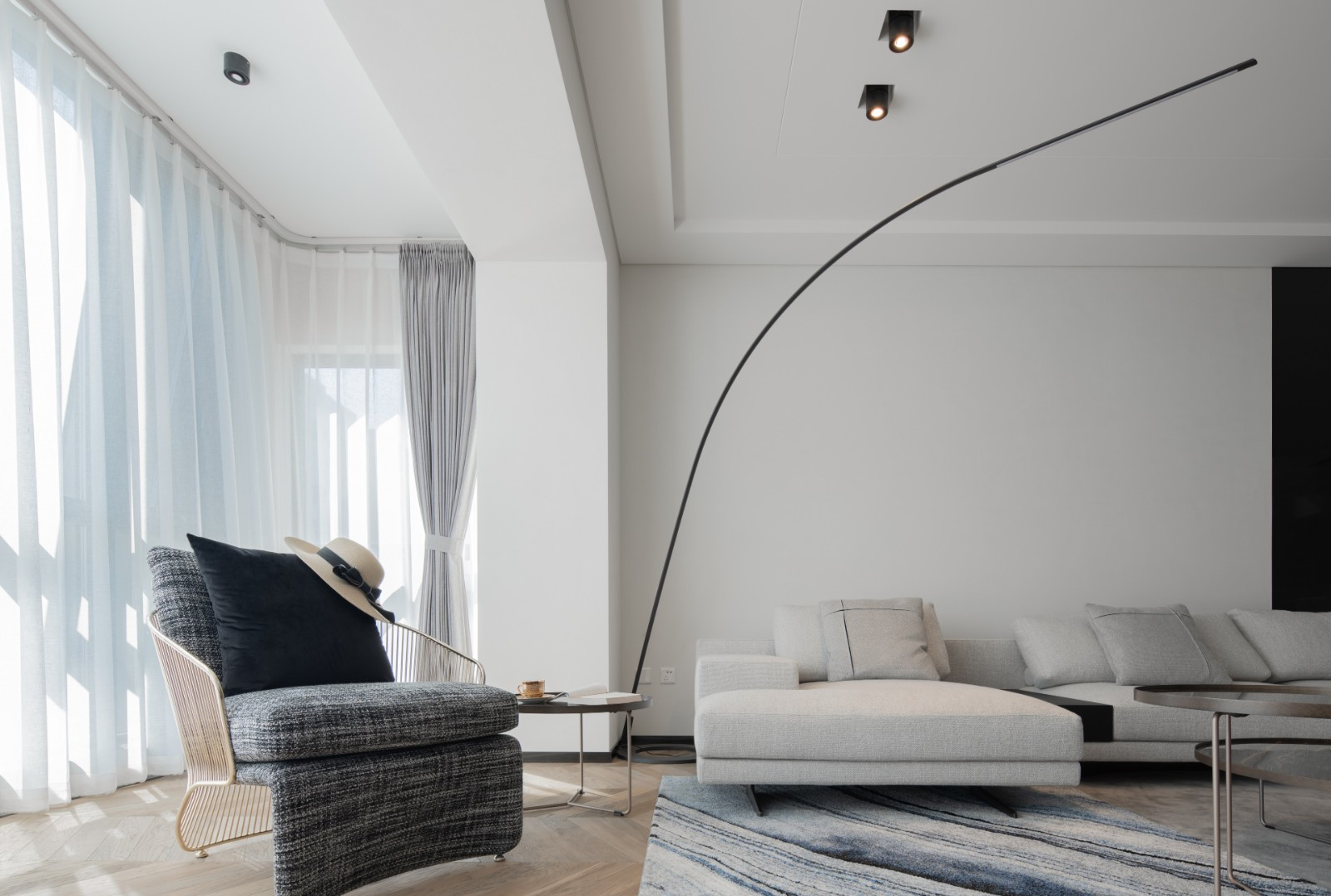 福星惠誉京澜誉府实例，220平米的四居室，质感与时尚并存的现代风装修。