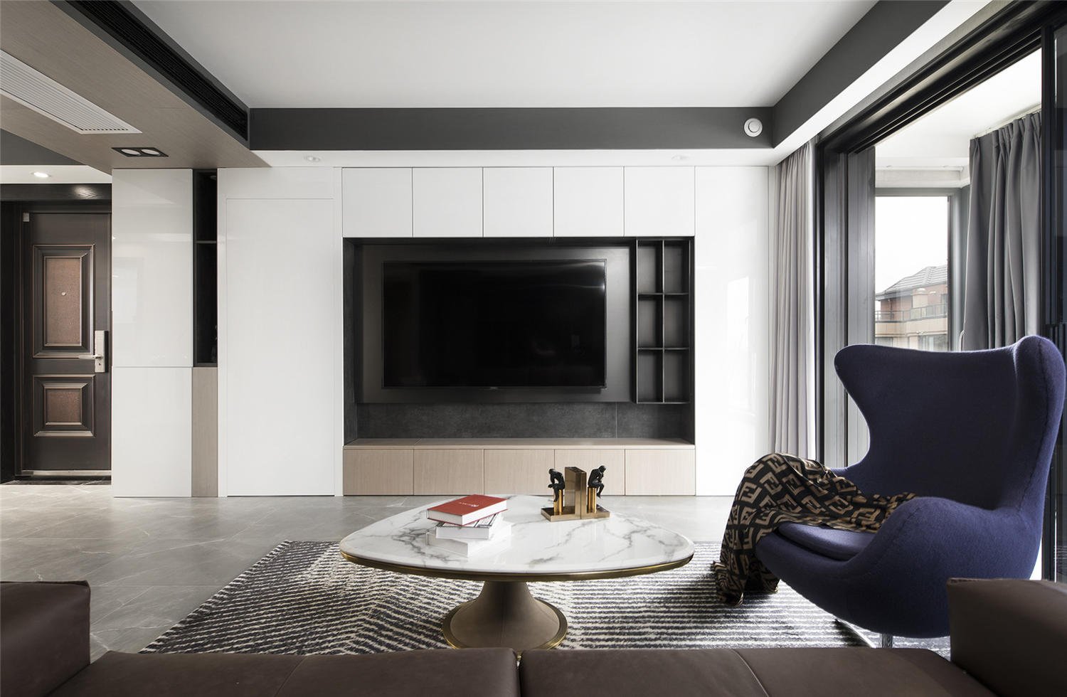125平米的三居室装修案例欣赏，将巴洛克风融入到现代生活当中。