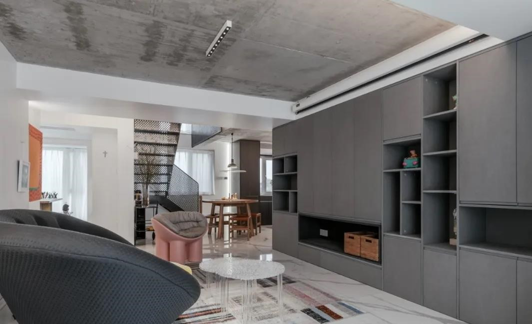 朋友买的139平米三居室，一共才花13万，这现代风格太美了！