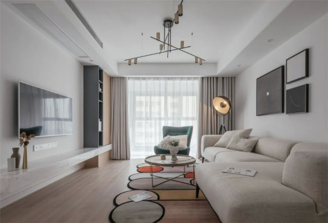 124平米的三居室装修案例欣赏，将现代风融入到现代生活当中。