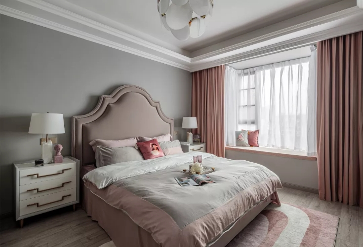 125平的美式轻奢风三居室，灰色和粉色结合