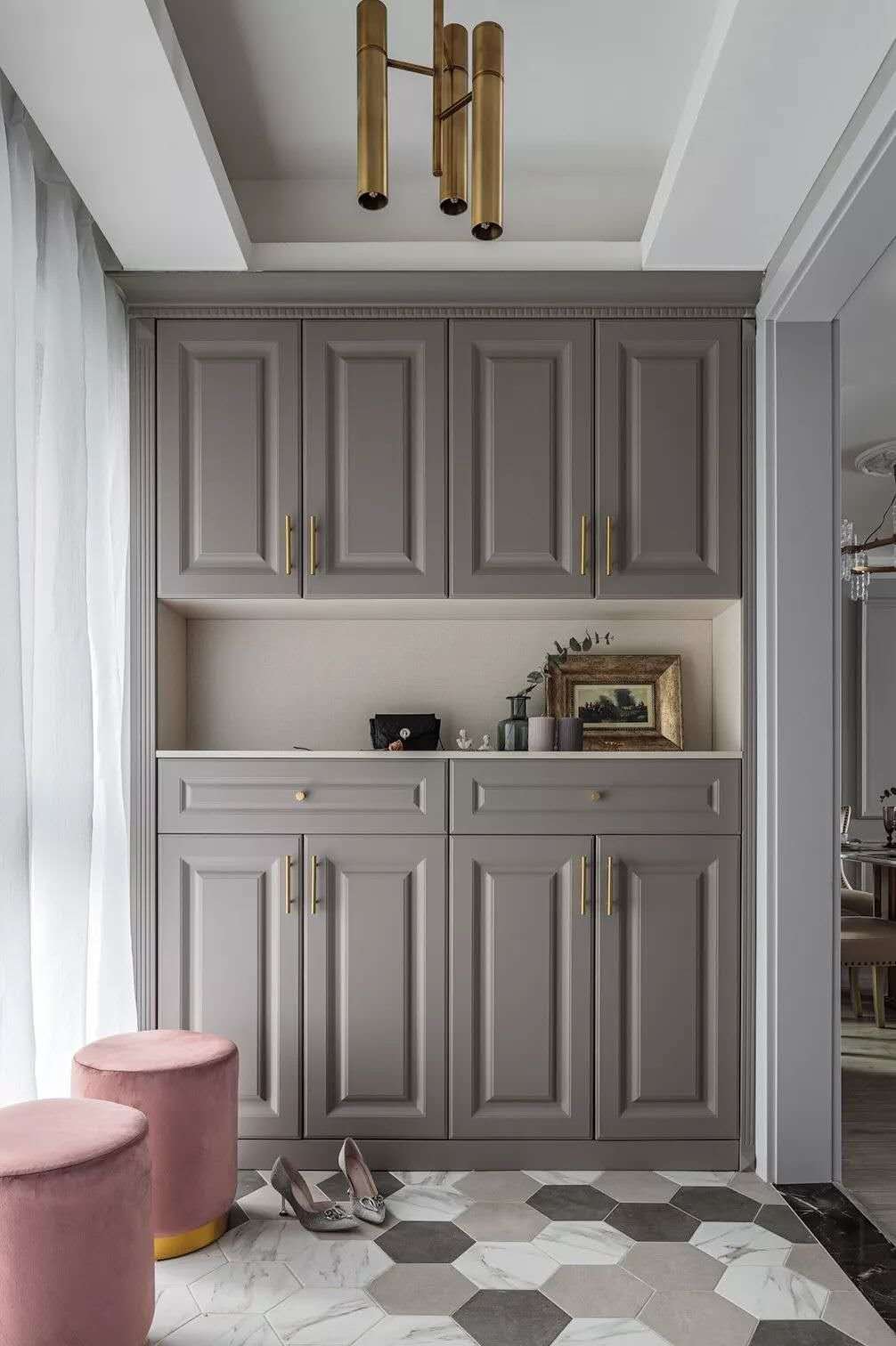 125平的美式轻奢风三居室，灰色和粉色结合